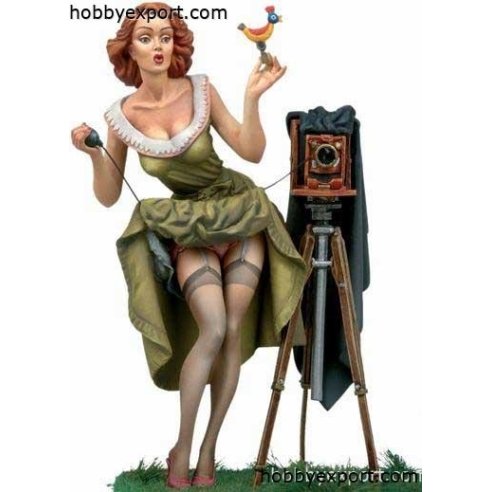 Andrea miniatures 80mm KIT   PIN UP SERIES WATCH THE BIRDIE