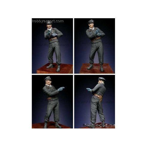 Alpine Miniatures  	1 35 KIT (MAQUETTE) PANZER OFFICER, EARLY DIFFERENT HEADS INCL.